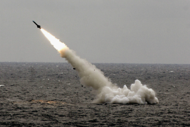Submarino chinês lança míssil durante exercícios militares conjuntos com a Rússia (China Photos/Getty Images)