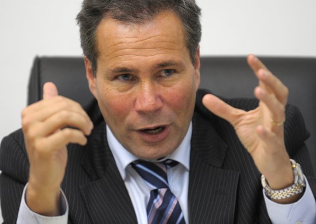 O promotor argentino Alberto Nisman durante uma conferência de imprensa em Buenos Aires em 20 de maio de 2009. Ele foi encontrado morto em janeiro de 2015, quatro semanas depois de divulgar uma denúncia contra a então presidente Cristina Kirchner e à véspera de formalizá-la no Congresso (Juan Mabromata/AFP/Getty Images)