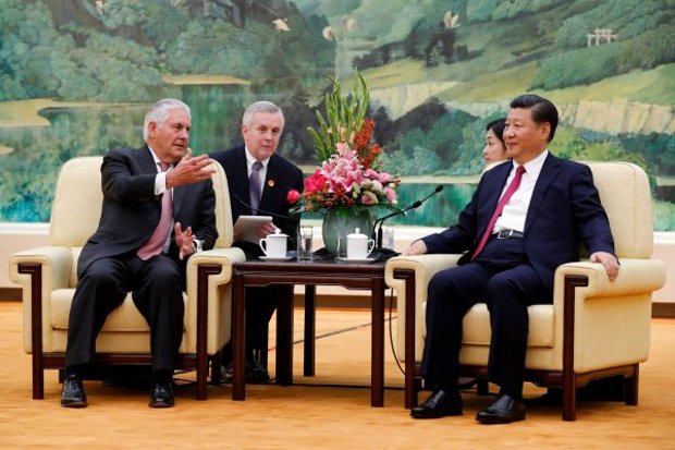 O secretário de Estado americano, Rex Tillerson, reune-se com o líder chinês Xi Jinping durante uma reunião em Pequim em 30 de setembro de 2017 (Andy Wong/AFP/Getty Images)