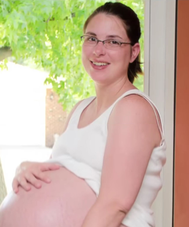 Sarah grávida de trigêmeos (RTV6 The Indy Channel/©YouTube)