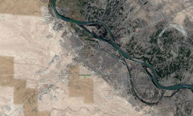 Província de Deir ez-Zur, no leste da Síria, que, segundo informações, teria sido atingida por ataques aéreos russos em 26 de novembro de 2017 (Google Maps)