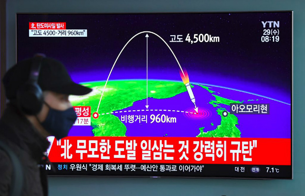 Trajetória do míssil lançado nesta quarta-feira pela Coreia do Norte (Jung Yeon-je/AFP/Getty Images)
