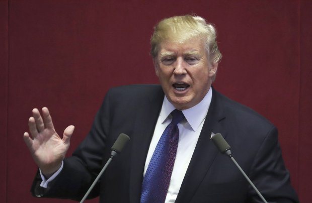 O presidente americano Donald Trump discursa na Assembleia Nacional em Seul, em 8 de novembro de 2017 (Laurent Fievet, Lee Jin-man/AFP/Getty Images)