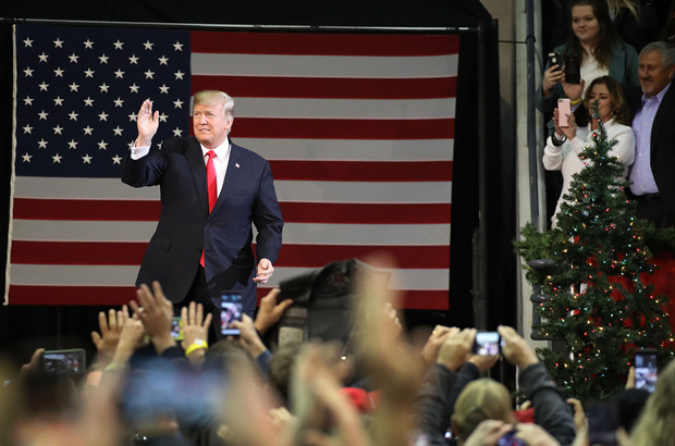 Trump, EUA, Estado paralelo - O presidente estadunidense Donald Trump durante uma reunião no Pensacola Bay Center em Pensacola, Flórida, em 8 de dezembro de 2017 (Joe Raedle/Getty Images)