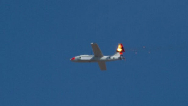 Em uma demonstração de fogo real no "White Sands Missile Range" no Novo México, um sistema de armas laser de 30 kilowatts, desenvolvido pela Lockheed Martin, derrubou cinco aeronaves não tripuladas (Lockheed Martin)