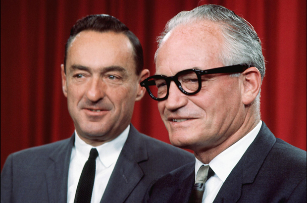 EUA, Trump, Barry Goldwater - O então candidato presidencial Barry Goldwater (dir.) com seu parceiro eleitoral William Miller em 1964. Goldwater é um ex-senador pelo Arizona e ‘pai’ do conservadorismo moderno nos EUA (AFP/Getty Images)