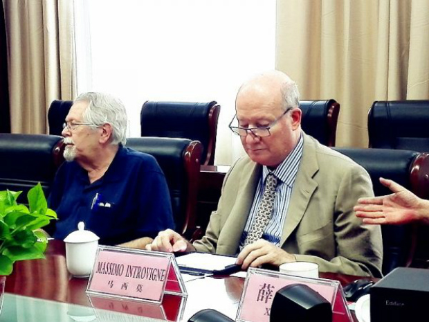 Introvigne na conferência de Zhengzhou sobre seitas (Captura de tela do site da Associação Anti-Seita de Zhengzhou)