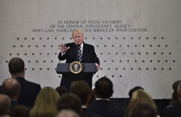 O presidente dos EUA, Donald Trump, fala na sede da CIA, em Langley, Virgínia, em 21 de janeiro de 2017 (Mandel Ngan/AFP/Getty Images)