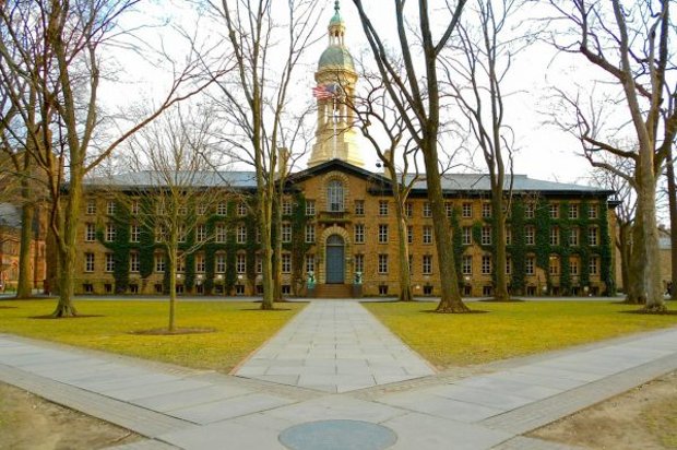 Mesmo num porão de um campus da Universidade de Princeton, o pioneiro laboratório resistiu a muito ceticismo, pressão e tentativas de cerceamento por parte de boa parcela da comunidade acadêmica (Reprodução)