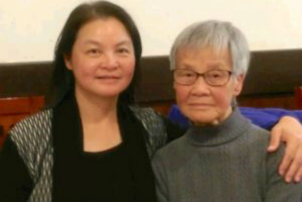 Kathy e sua mãe de 84 anos, ambas se tornaram saudáveis depois que começaram a praticar o Falun Gong. (Cortesia de Kathy Ma)